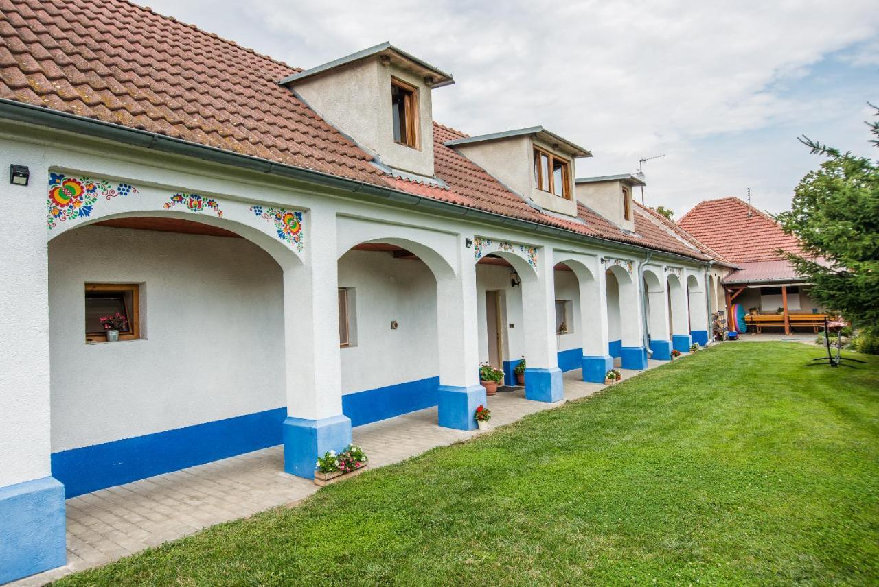 Malovany Dvorecek Dolni Dunajovice Bagian luar foto